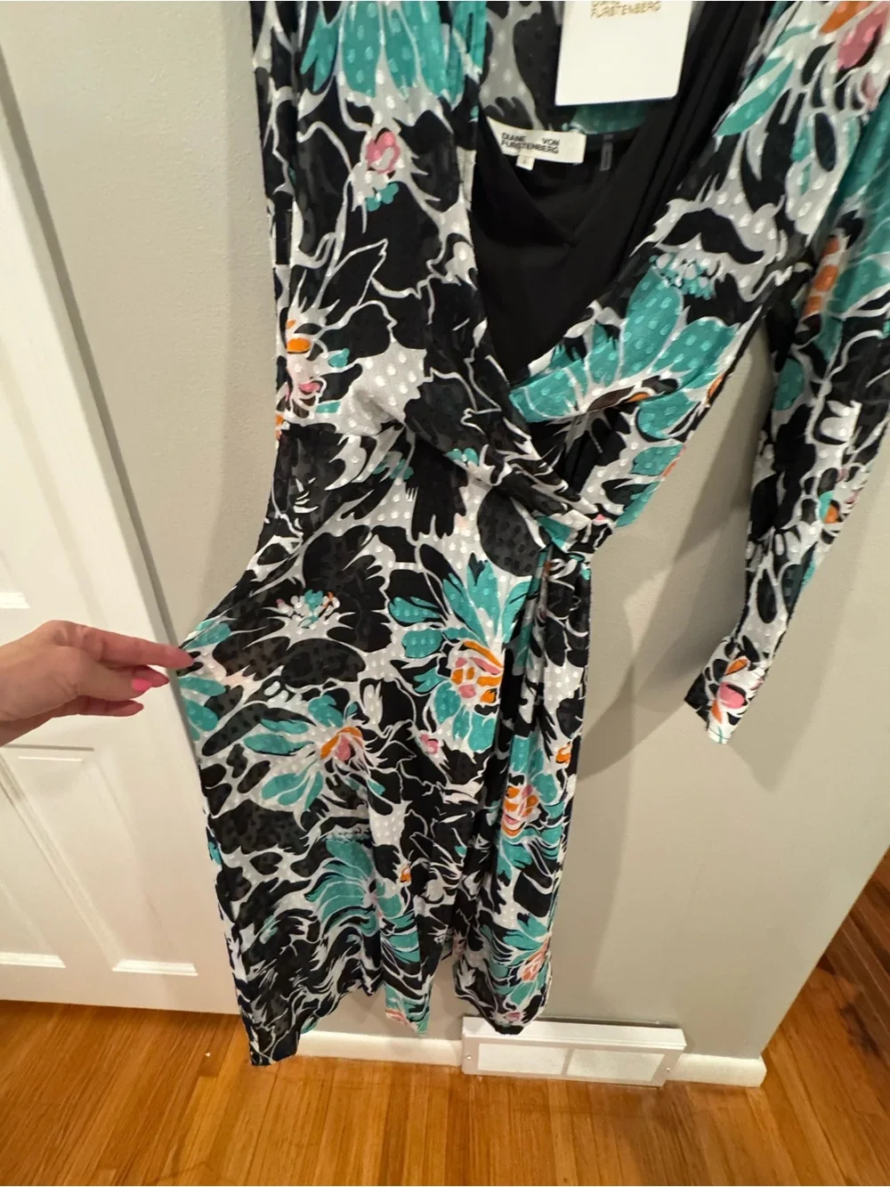 NEW Diane von Furstenberg Petal Burst 2 piece Wrap Dress Long Sleeve Large $498 - Picture 5 of 9